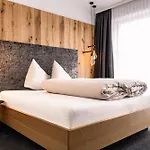 Moritz- Fine Living Nauders
