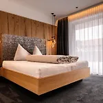 Ξενοδοχείο με διαμερίσματα Moritz- Fine Living Nauders